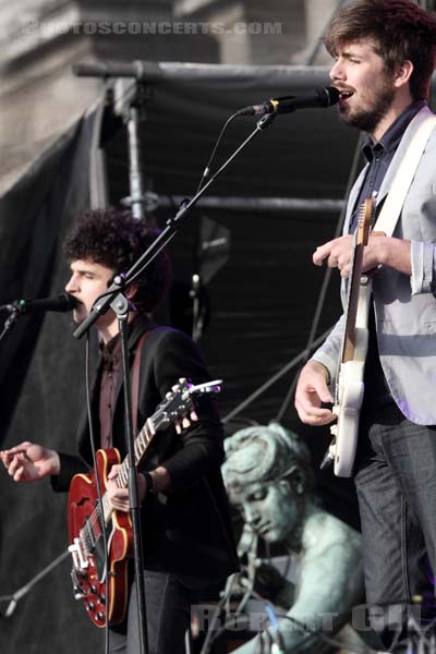 REVOLVER - 2012-07-21 - PARIS - Parvis de l'Hotel de Ville - 